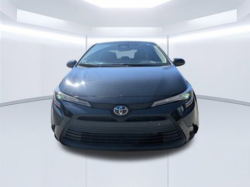 Used 2025 Toyota Corolla LE image 8