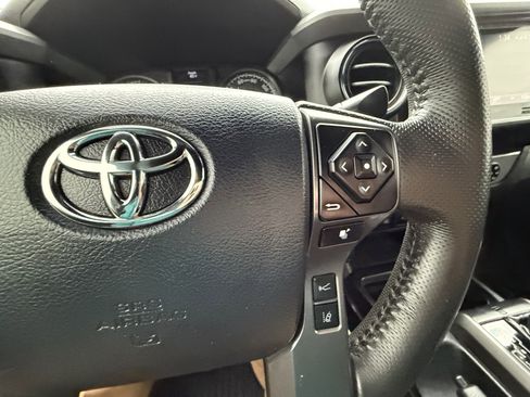 Used 2018 Toyota Tacoma TRD Off-Road image 31