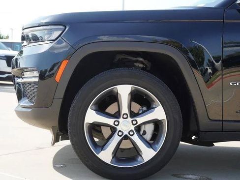 Used 2023 Jeep Grand Cherokee Limited AWD/4WD image 5