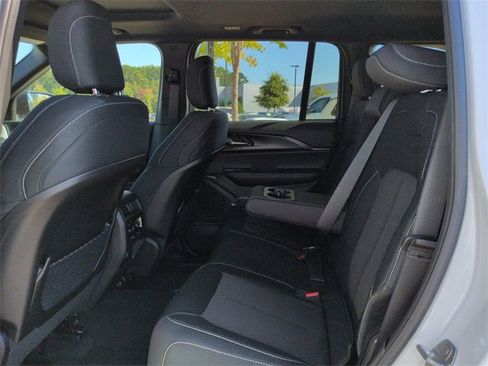 New 2025 Jeep Grand Cherokee Laredo X image 13