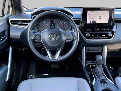 Used 2025 Toyota Corolla Cross AWD Hybrid w/ Moonroof Package image 6