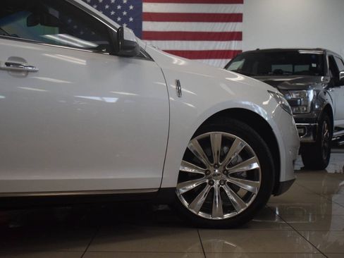 Used 2013 Lincoln MKS AWD image 32