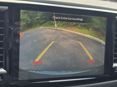 Used 2025 Chrysler Pacifica Select FWD image 18