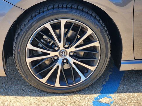Used 2019 Toyota Camry SE w/ Convenience Package FWD image 28