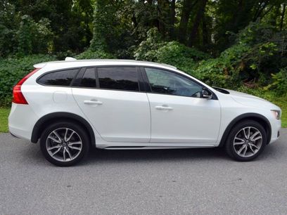 Used 2018 Volvo V60 T5 Cross Country w/ Convenience Package