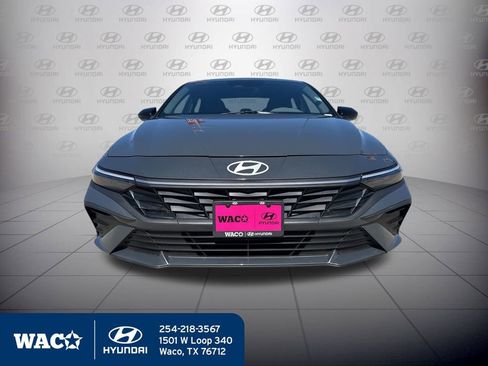 Used 2025 Hyundai Elantra Sport image 2