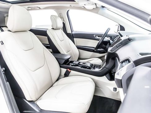 Used 2019 Ford Edge Titanium FWD image 32