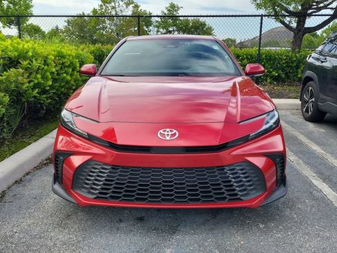 Used 2025 Toyota Camry SE w/ Convenience Package FWD image 2