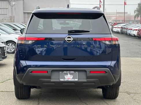 New 2025 Nissan Pathfinder SV w/ Black Appearance Package image 5