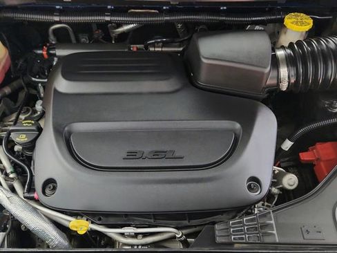 Used 2019 Chrysler Pacifica Touring-L FWD image 31