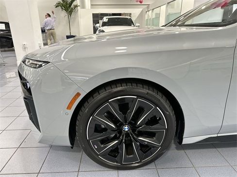 Used 2024 BMW 760i xDrive image 19