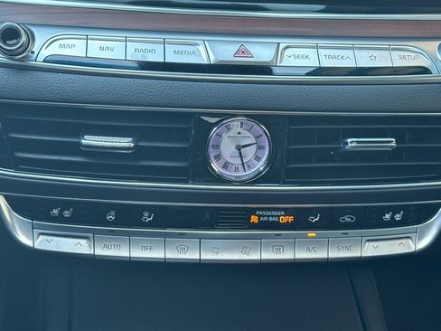 Used 2019 Kia K900 Luxury w/ VIP Package image 21