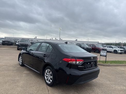 Used 2025 Toyota Corolla LE image 14