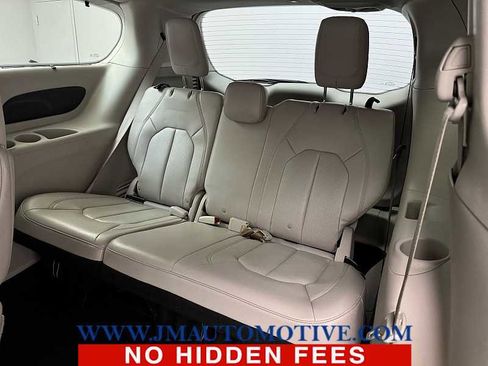 Used 2021 Chrysler Pacifica Touring-L image 16