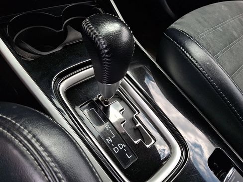 Used 2019 Mitsubishi Outlander SE AWD/4WD image 16