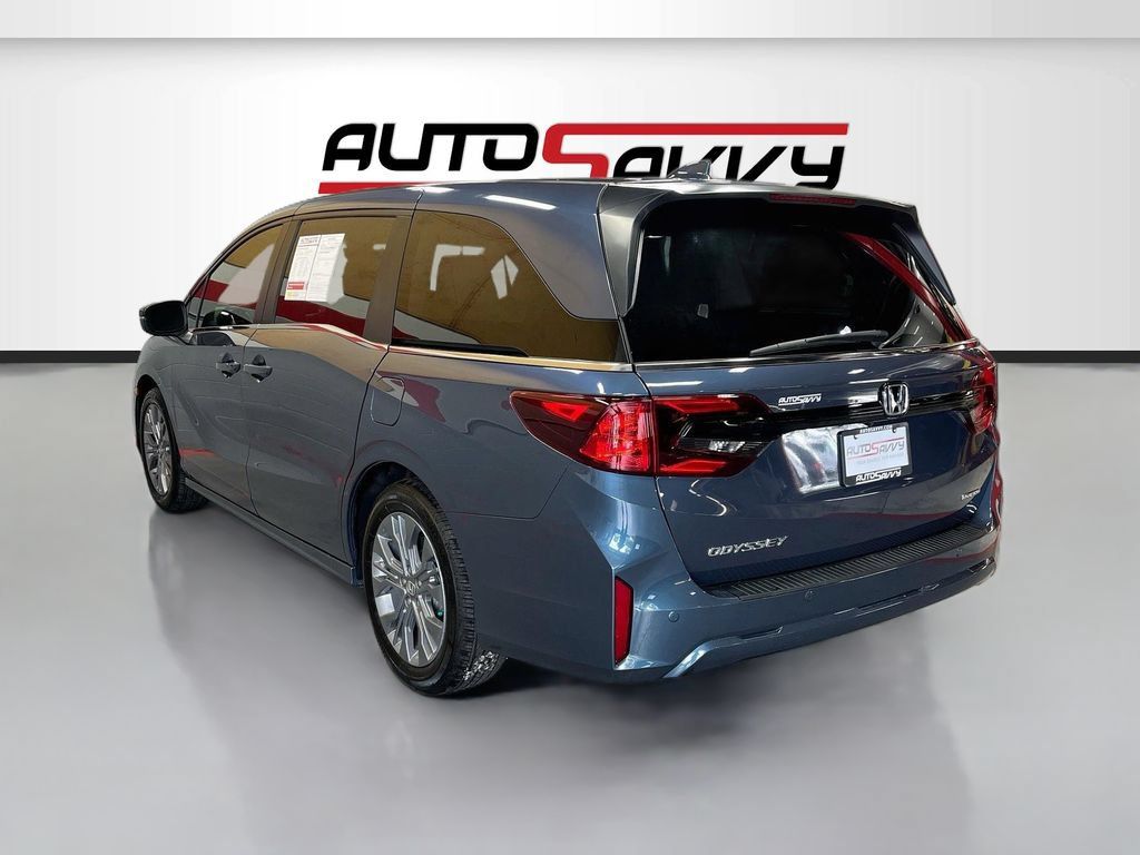 Used 2025 Honda Odyssey Touring image 5
