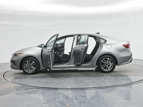 Used 2022 Kia Forte LXS FWD image 5