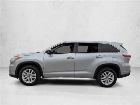 Used 2016 Toyota Highlander LE image 9