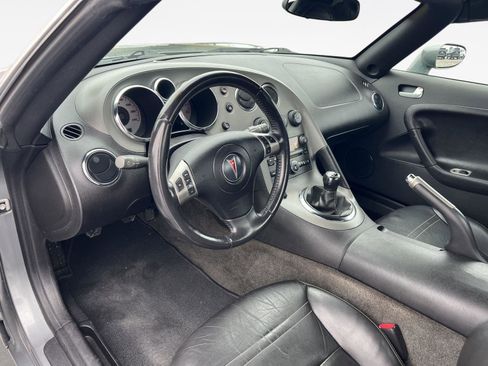 Used 2006 Pontiac Solstice Convertible w/ Premium Package image 16