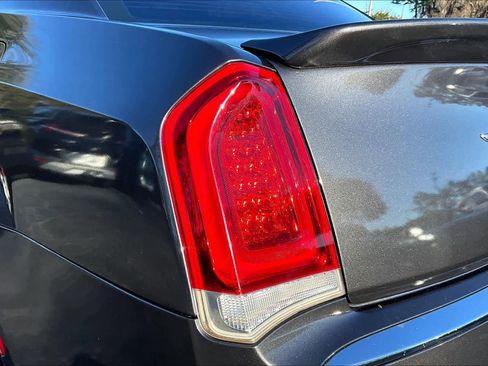 Used 2017 Chrysler 300 C image 27