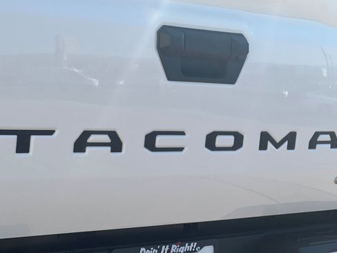 Certified 2025 Toyota Tacoma TRD Off-Road image 34