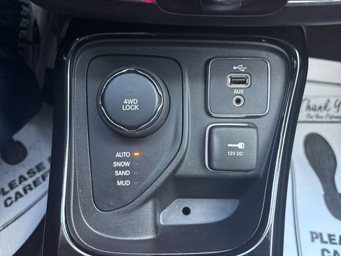 Used 2018 Jeep Compass Limited w/ Navigation Group image 28