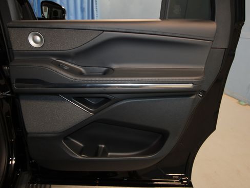 New 2025 Lincoln Navigator L Reserve AWD/4WD image 26