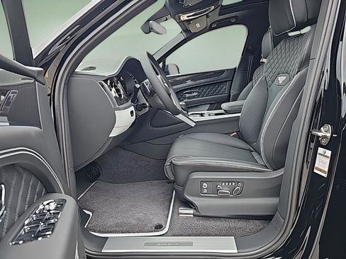 New 2025 Bentley Bentayga image 19