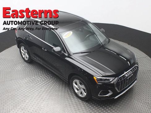 Used 2022 Audi Q3 2.0T Premium w/ Convenience Package AWD/4WD image 3