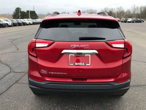 Certified 2023 GMC Terrain SLE w/ Driver Convenience Package FWD image 4
