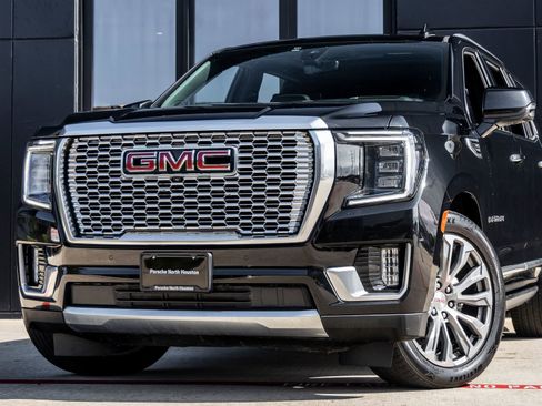 Used 2021 GMC Yukon Denali w/ Denali Ultimate Package AWD/4WD image 3