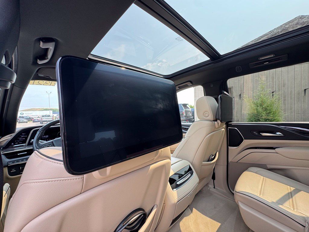 Used 2021 Cadillac Escalade Premium Luxury w/ Driver Assist Tech Package AWD/4WD image 34