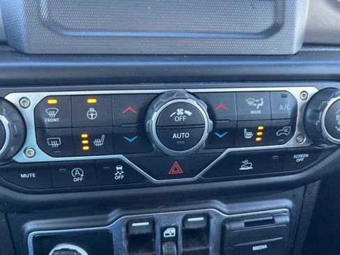 Used 2023 Jeep Gladiator Sport image 21