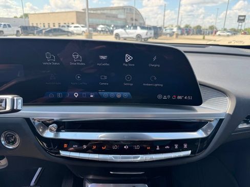 Certified 2025 Cadillac Lyriq Luxury AWD/4WD image 19