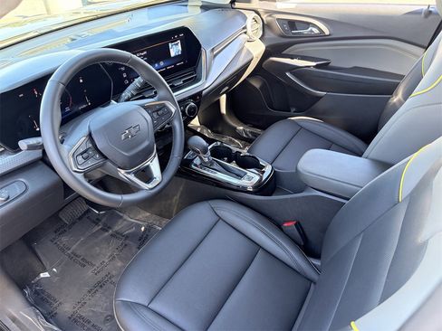 Used 2024 Chevrolet Trax ACTIV w/ Sunroof Package image 18