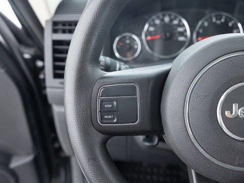 Used 2012 Jeep Liberty Sport AWD/4WD image 35