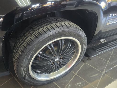 Used 2009 Cadillac Escalade EXT image 33