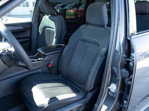 Used 2025 Jeep Grand Cherokee L Laredo w/ Luxury Tech Group I image 12