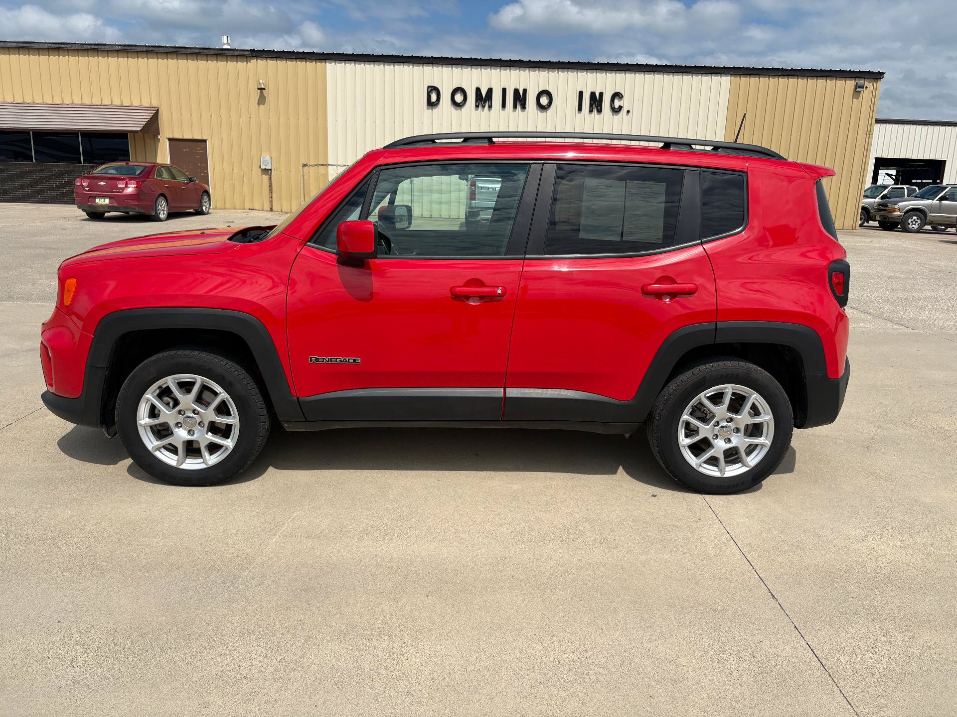 Used 2019 Jeep Renegade Latitude AWD/4WD image 3