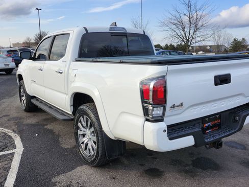 Used 2020 Toyota Tacoma Limited image 18