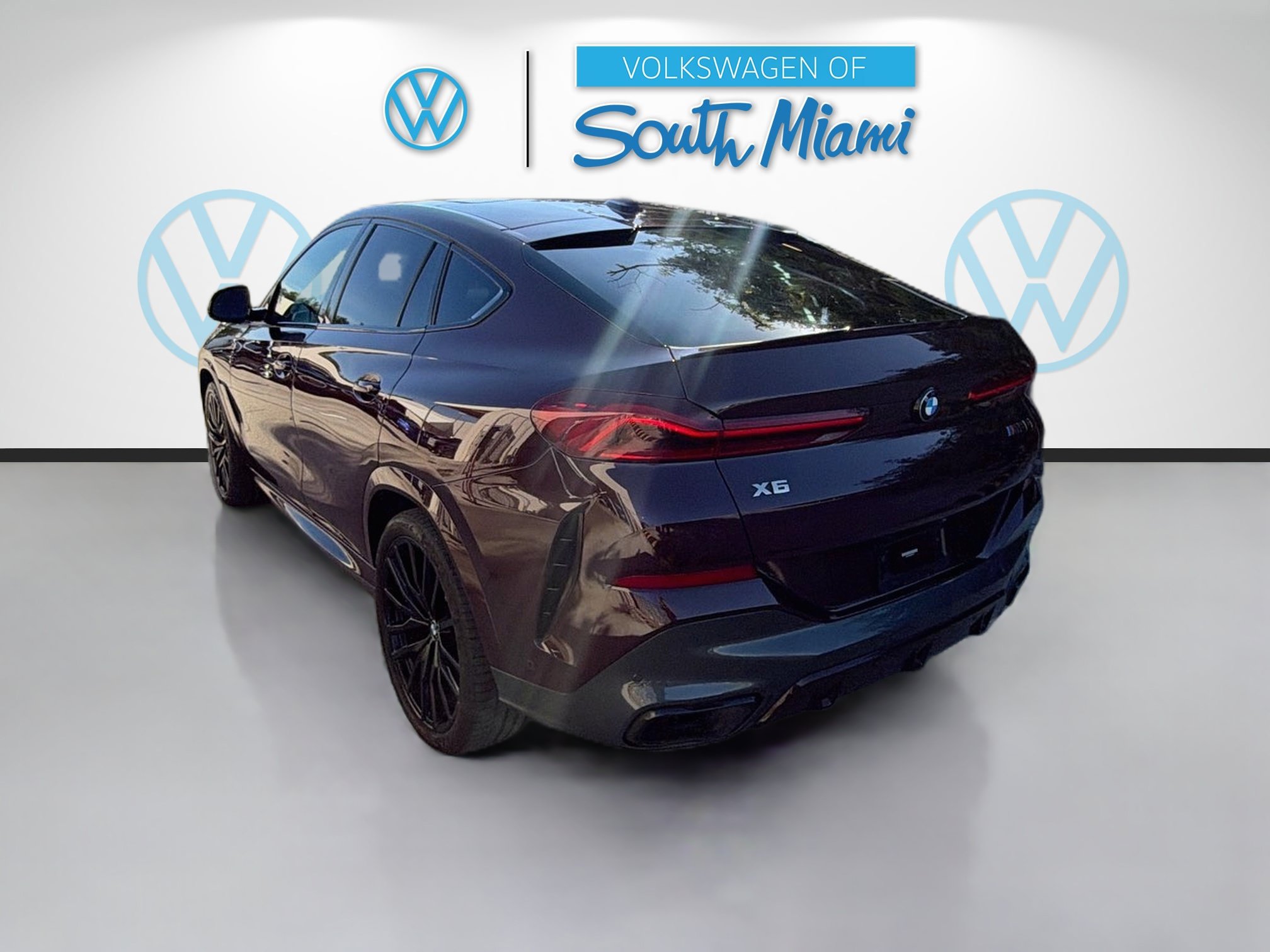 Used 2021 BMW X6 M50i w/ Executive Package AWD/4WD image 5