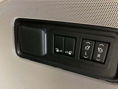 Used 2022 Cadillac Escalade Sport Platinum image 13