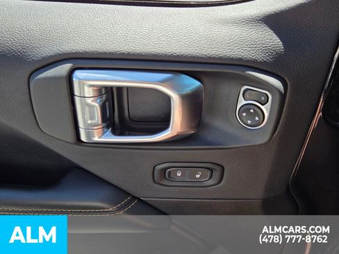 Used 2025 Jeep Wrangler Unlimited Sahara AWD/4WD image 29