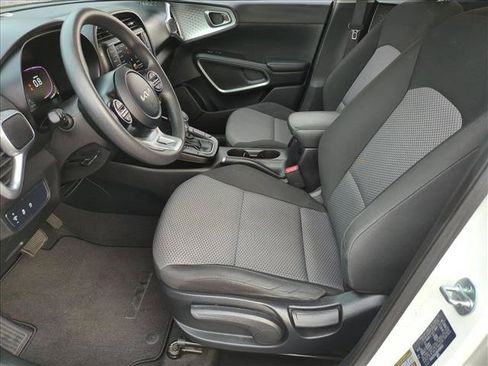 Used 2024 Kia Soul LX w/ Option Group 015 FWD image 15
