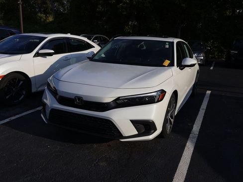 Certified 2024 Honda Civic Touring image 3