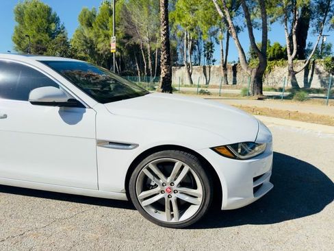 Used 2017 Jaguar XE Prestige image 3
