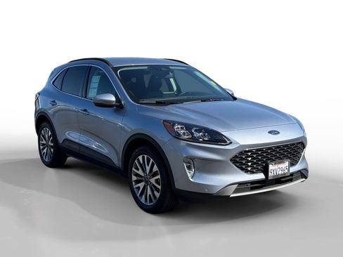 Certified 2022 Ford Escape Titanium AWD/4WD image 7