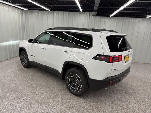 New 2026 Jeep Cherokee Laredo image 4