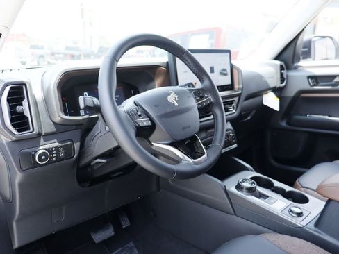 Certified 2026 Ford Bronco Sport Outer Banks w/ Outer Banks Tech Package+ AWD/4WD image 3