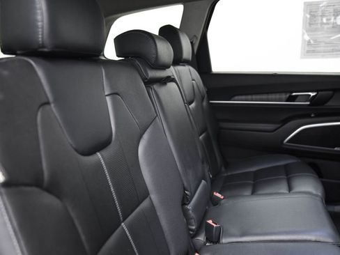 Used 2024 Kia Telluride EX image 15